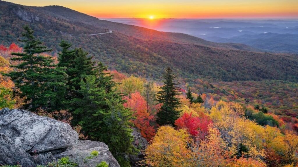 3dd9239d-d00c-47e8-8900-6d073b44ccbe-ten8dec9e34413f3271b-1024x575 Falling Into Adventure: Travel, Foliage & the Gear That Gets You There